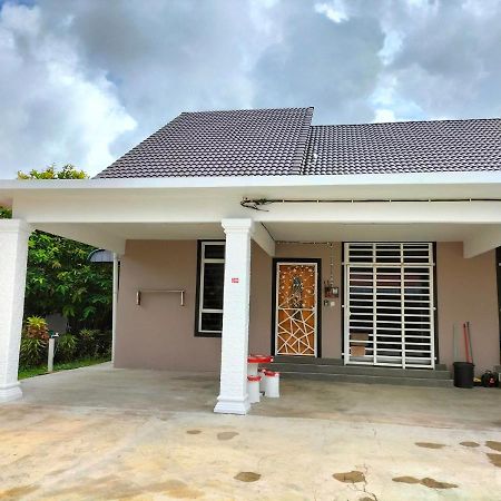 Wipah Guest House In Kampung Lundang, Кота-Бару Екстер'єр фото